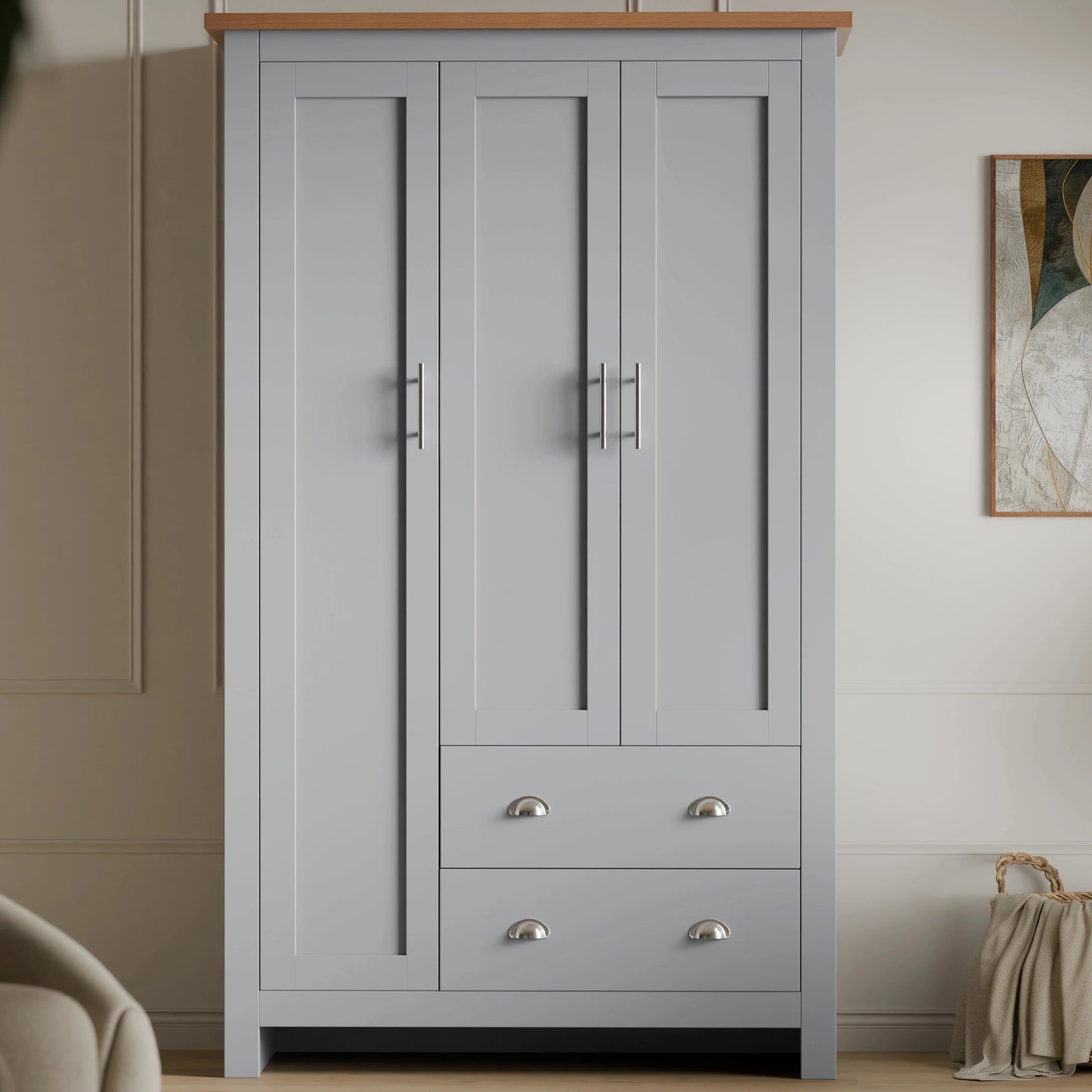 Shaker Triple Wardrobe With Drawers And Shelves