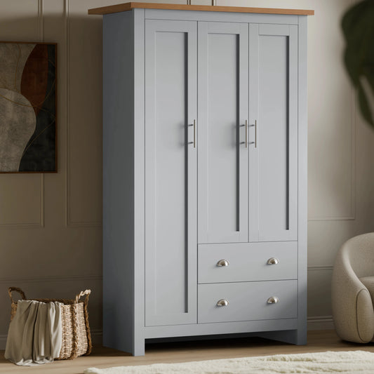 Shaker Triple Wardrobe With Drawers And Shelves